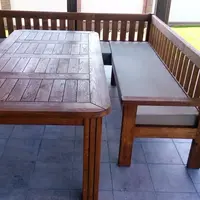Mese și scaune din lemn